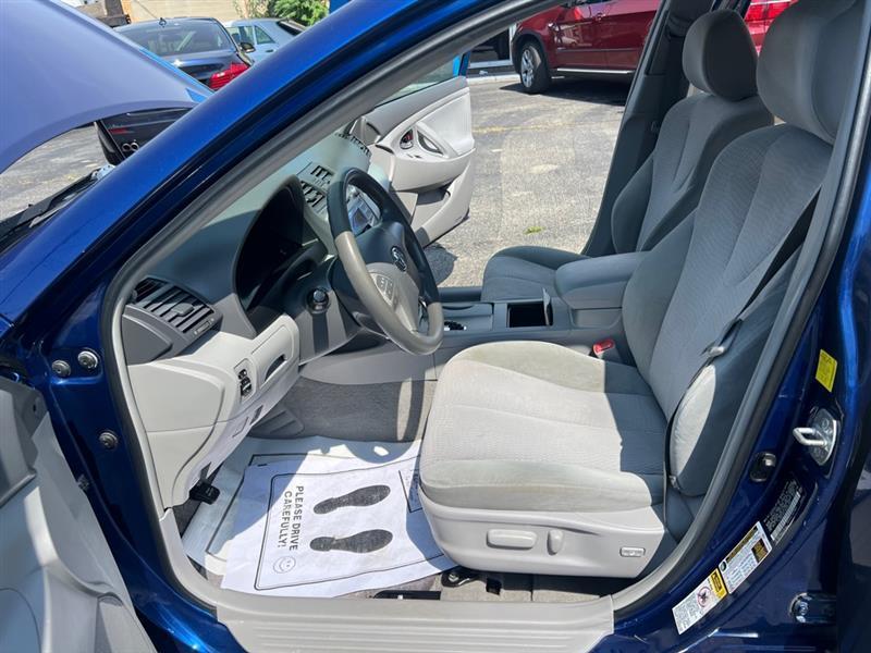 Toyota Camry Base 6-Spd AT 2011