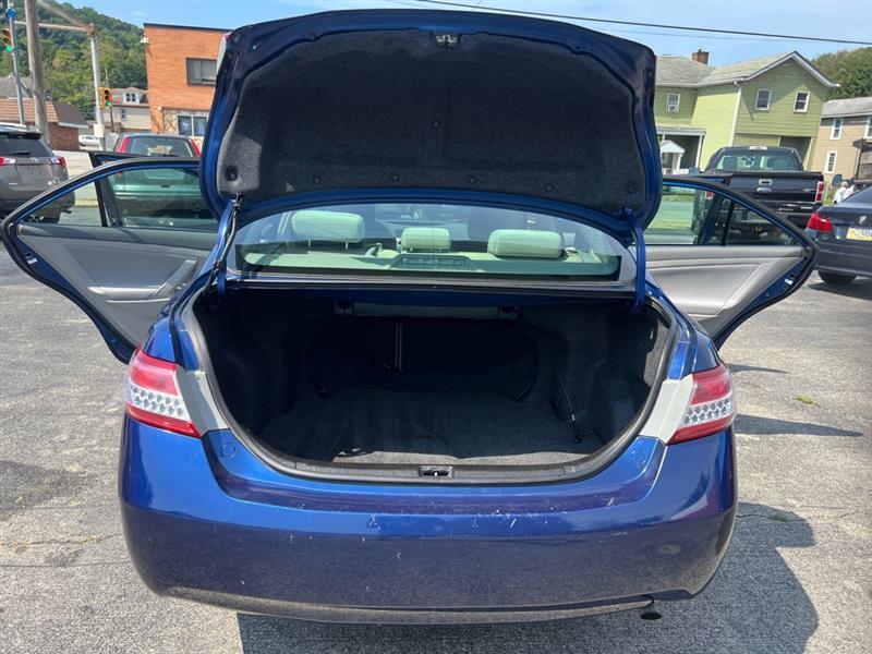 Toyota Camry Base 6-Spd AT 2011