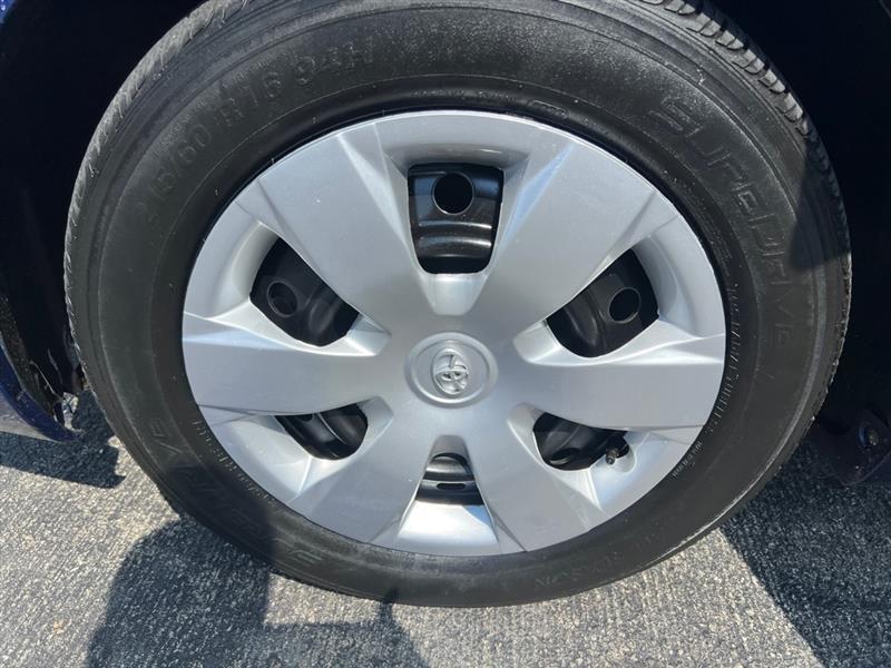 Toyota Camry Base 6-Spd AT 2011