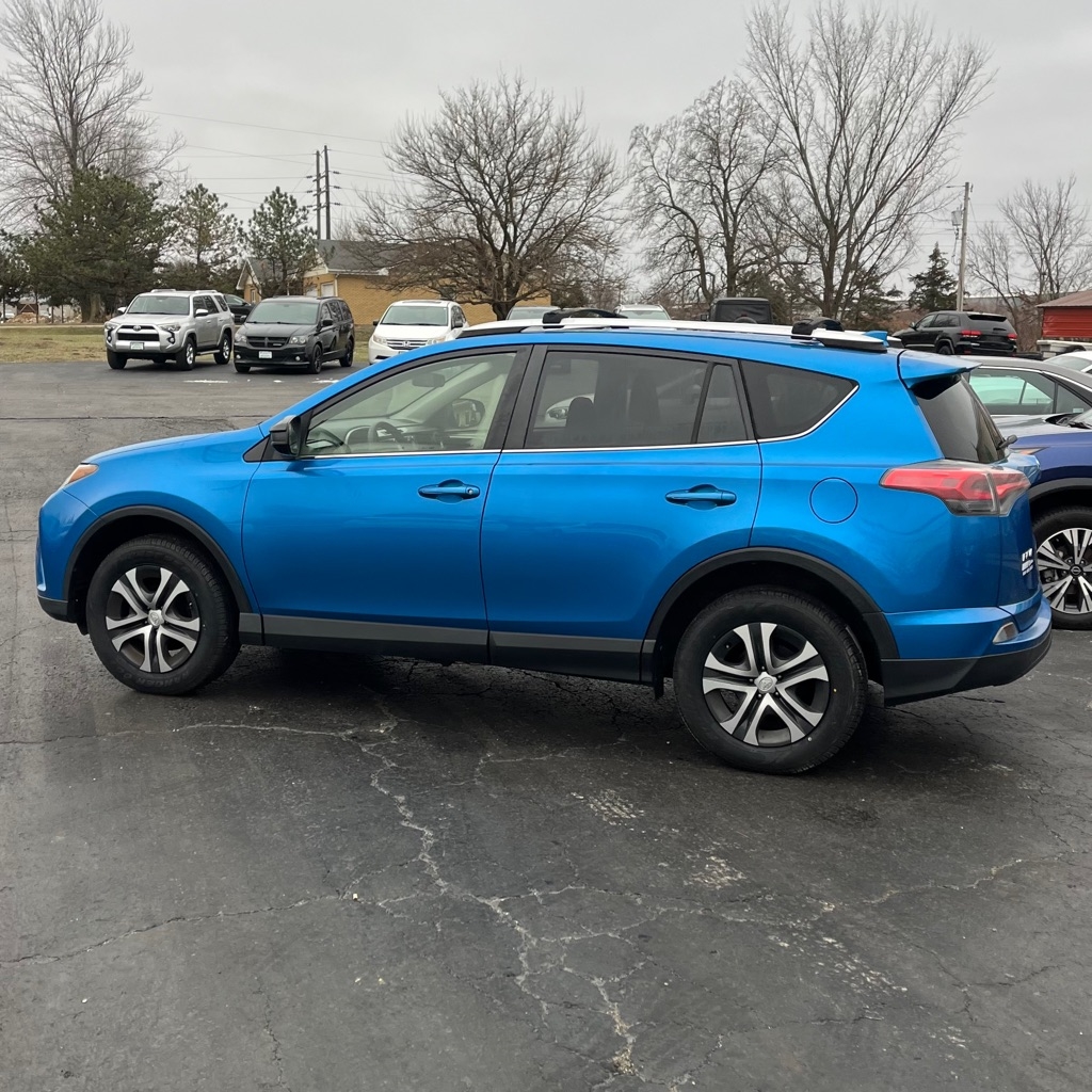 Toyota RAV4 LE AWD 2016