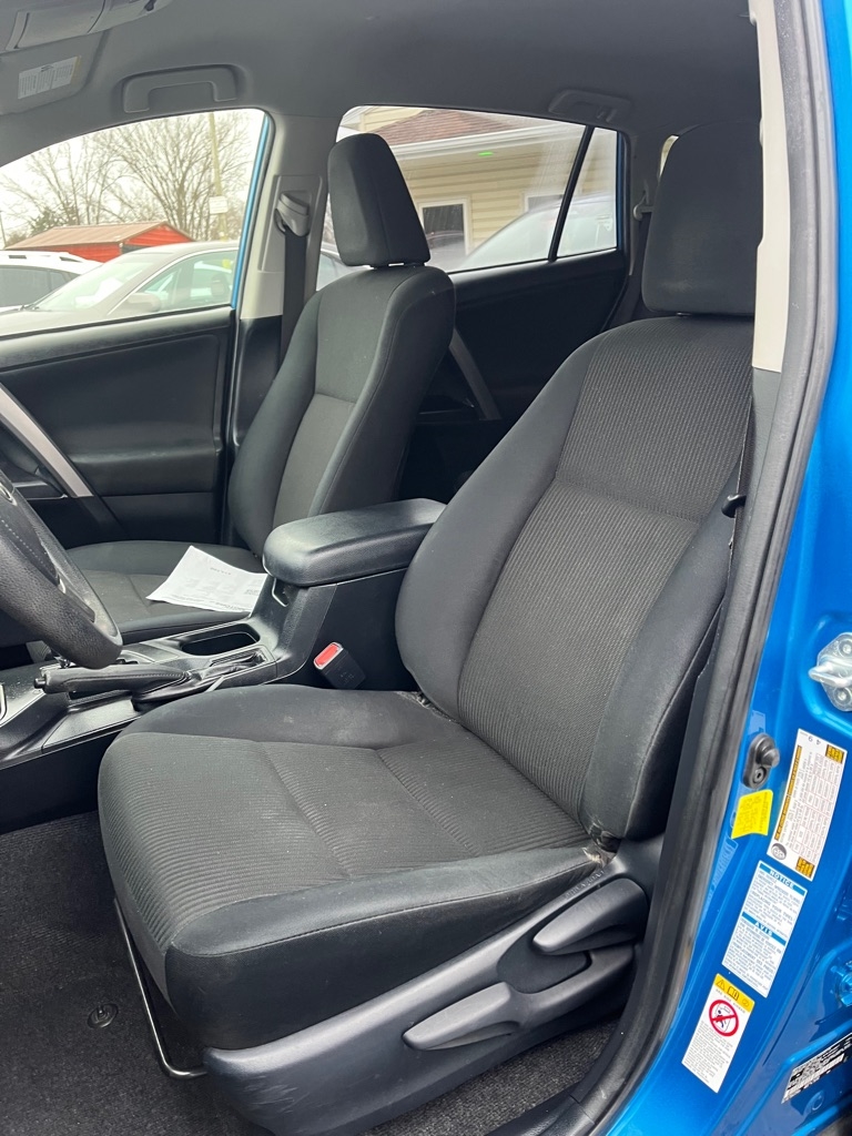 Toyota RAV4 LE AWD 2016