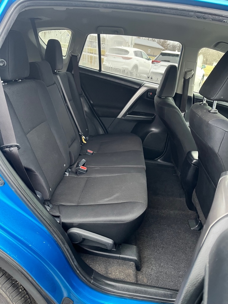 Toyota RAV4 LE AWD 2016