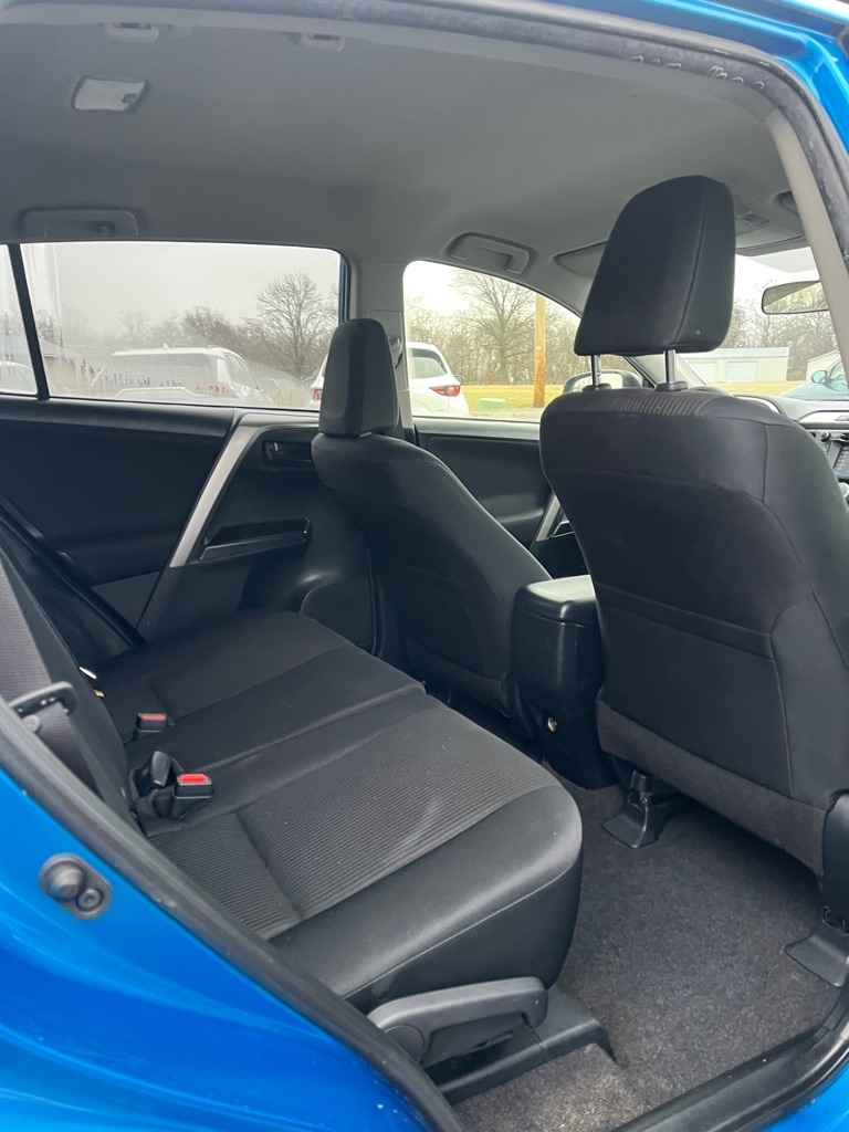 Toyota RAV4 LE AWD 2016