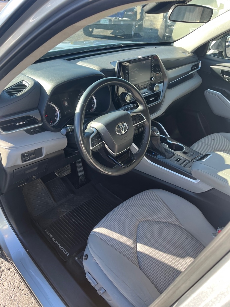 Toyota Highlander LE AWD V6 2020