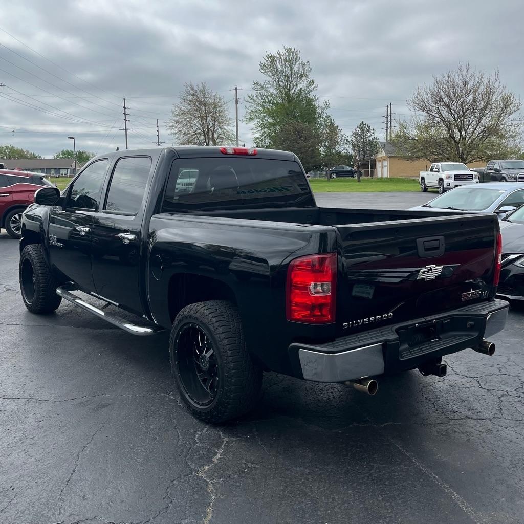 Chevrolet Silverado 1500 LT Crew Cab 4WD 2011