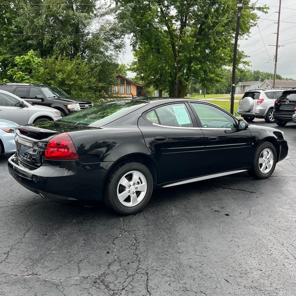 Pontiac Grand Prix Sedan 2008