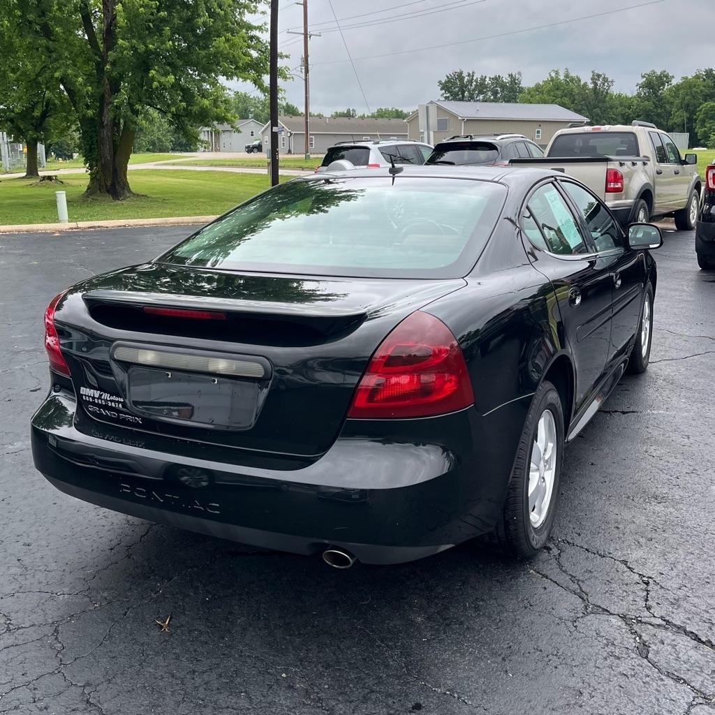 Pontiac Grand Prix Sedan 2008