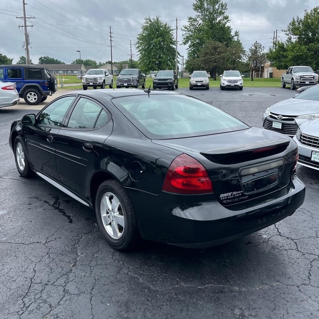Pontiac Grand Prix Sedan 2008