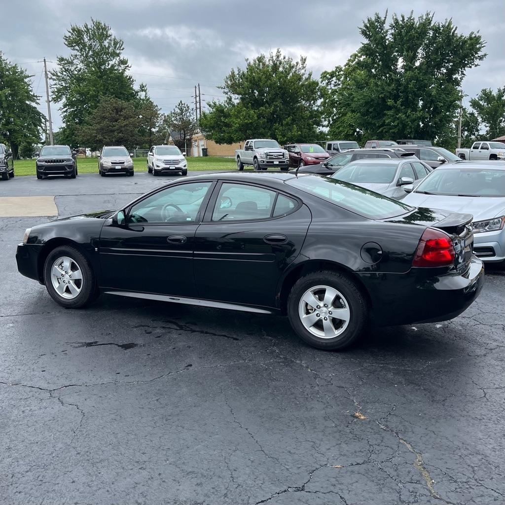 Pontiac Grand Prix Sedan 2008