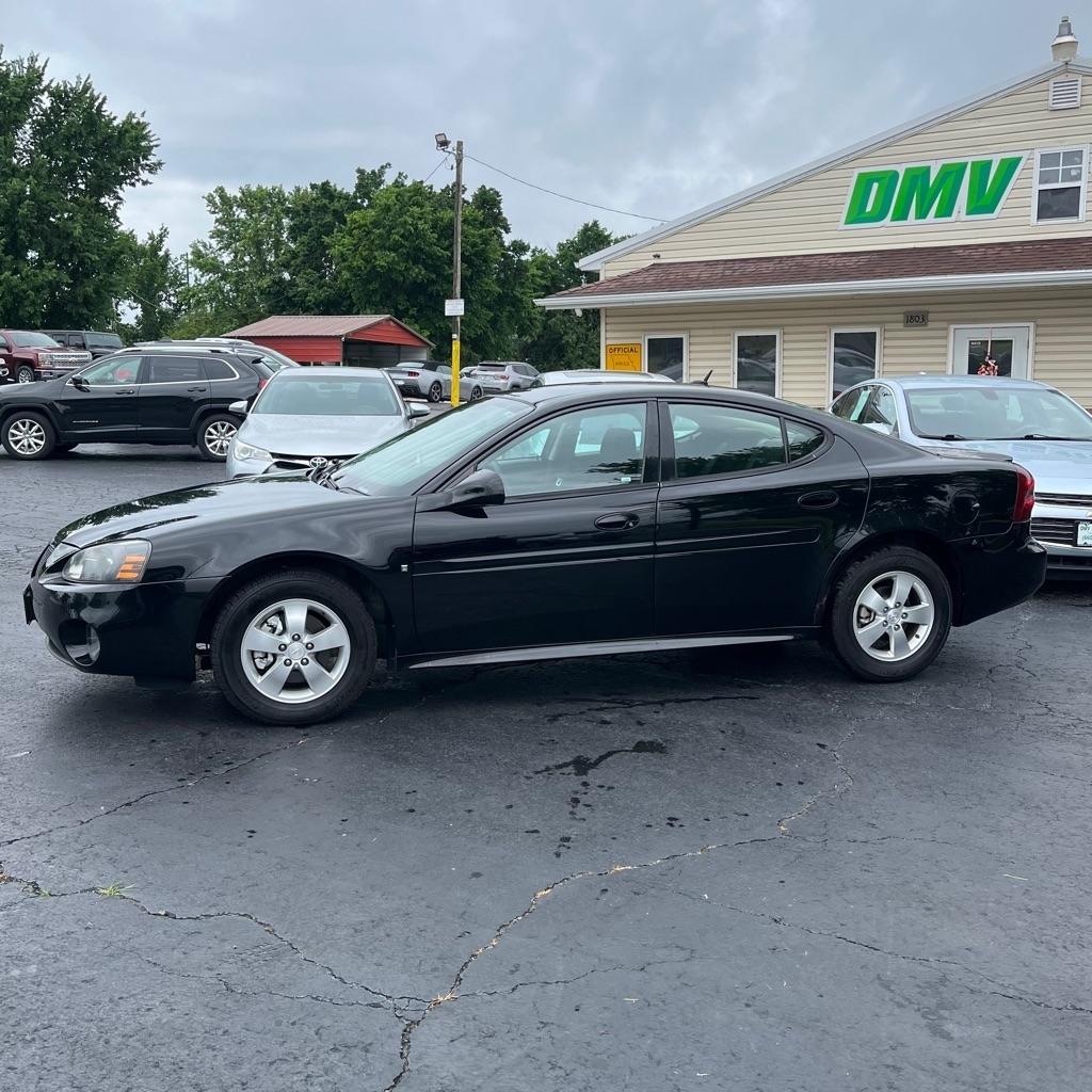 Pontiac Grand Prix Sedan 2008