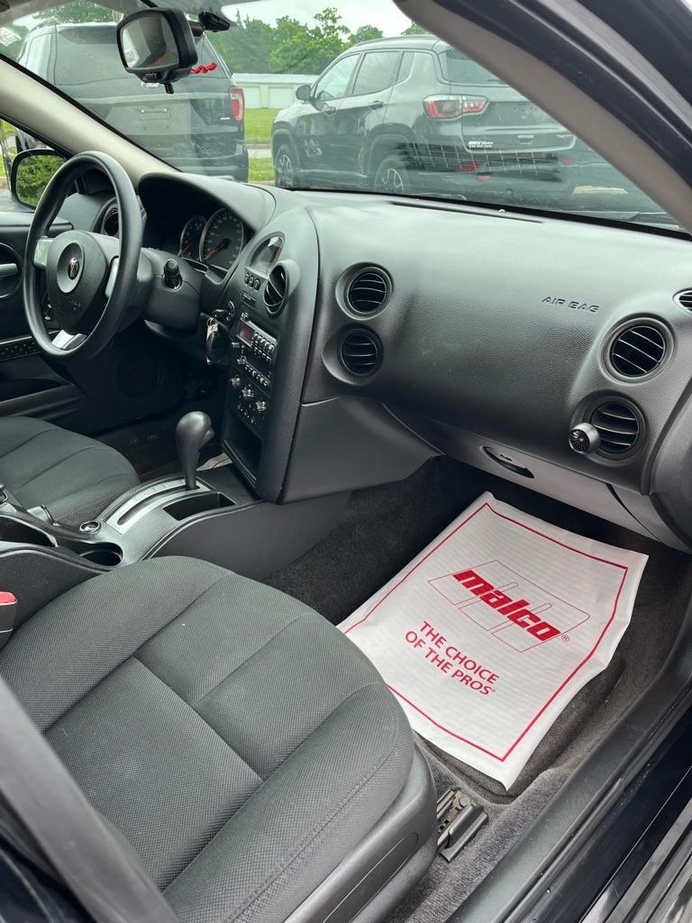 Pontiac Grand Prix Sedan 2008