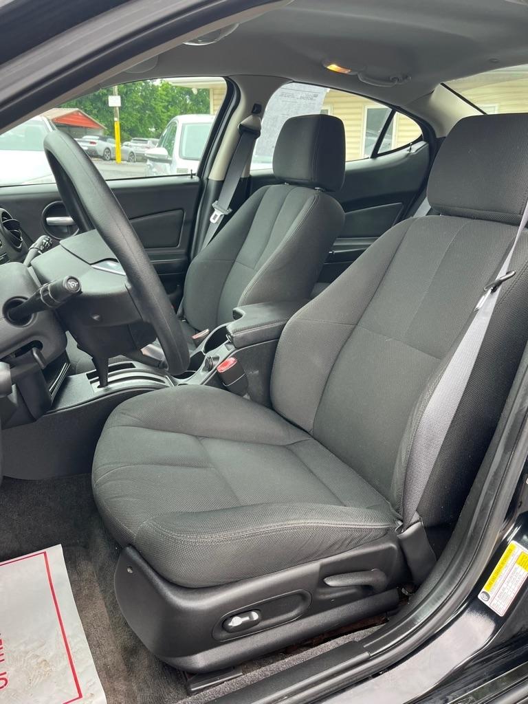 Pontiac Grand Prix Sedan 2008
