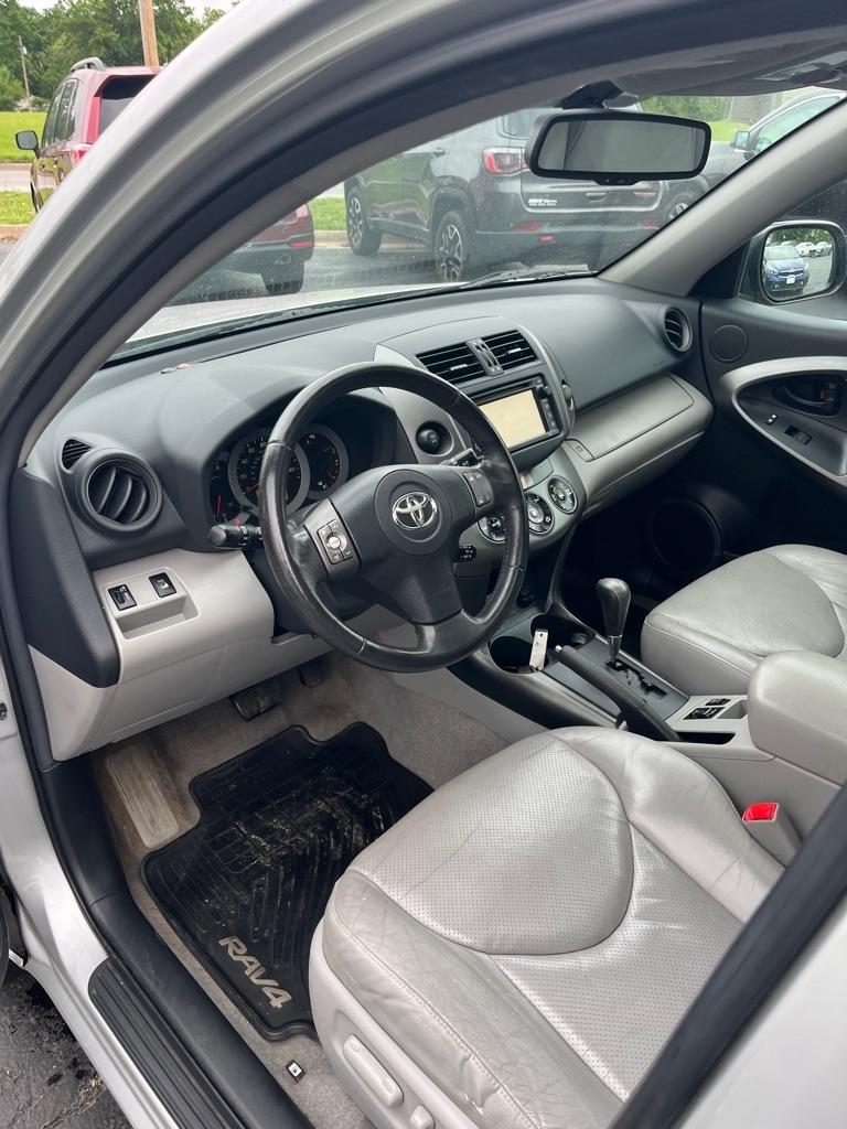 Toyota RAV4 Limited V6 4WD 2012