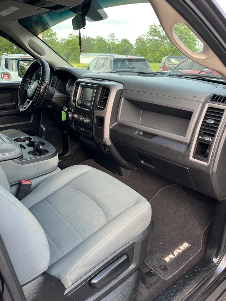 RAM 1500 Tradesman Quad Cab 4WD 2017
