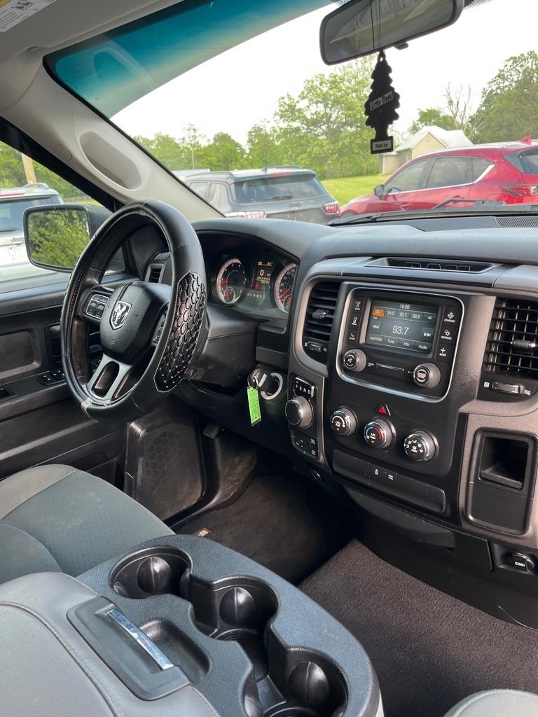 RAM 1500 Tradesman Quad Cab 4WD 2017