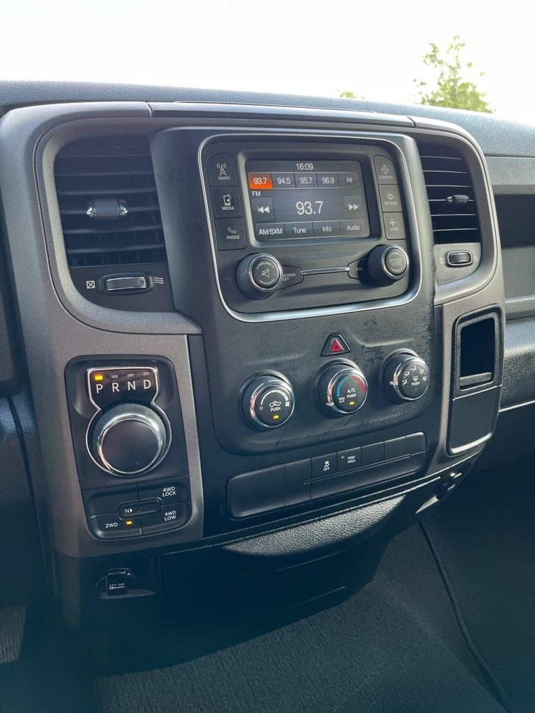 RAM 1500 Tradesman Quad Cab 4WD 2017