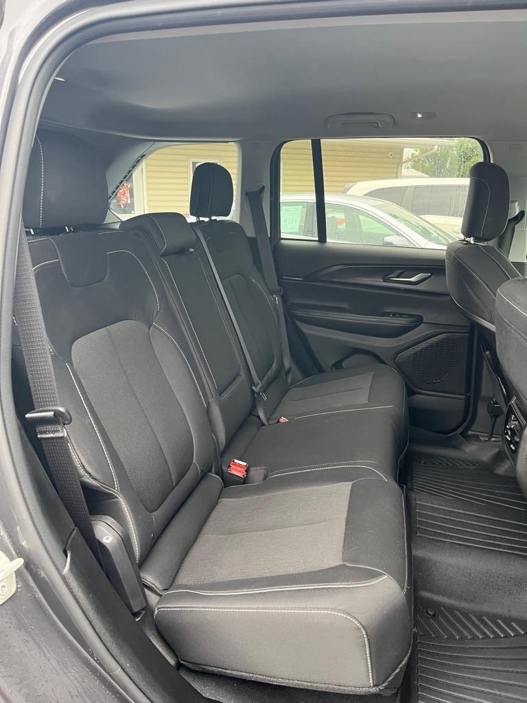 Jeep Grand Cherokee Laredo 4x4 2023