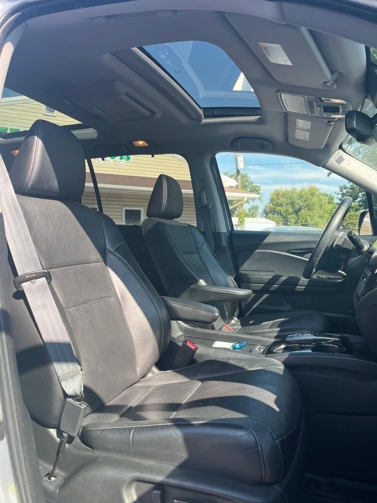 Honda Pilot AWD 4dr Elite w/RES & Navi 2016