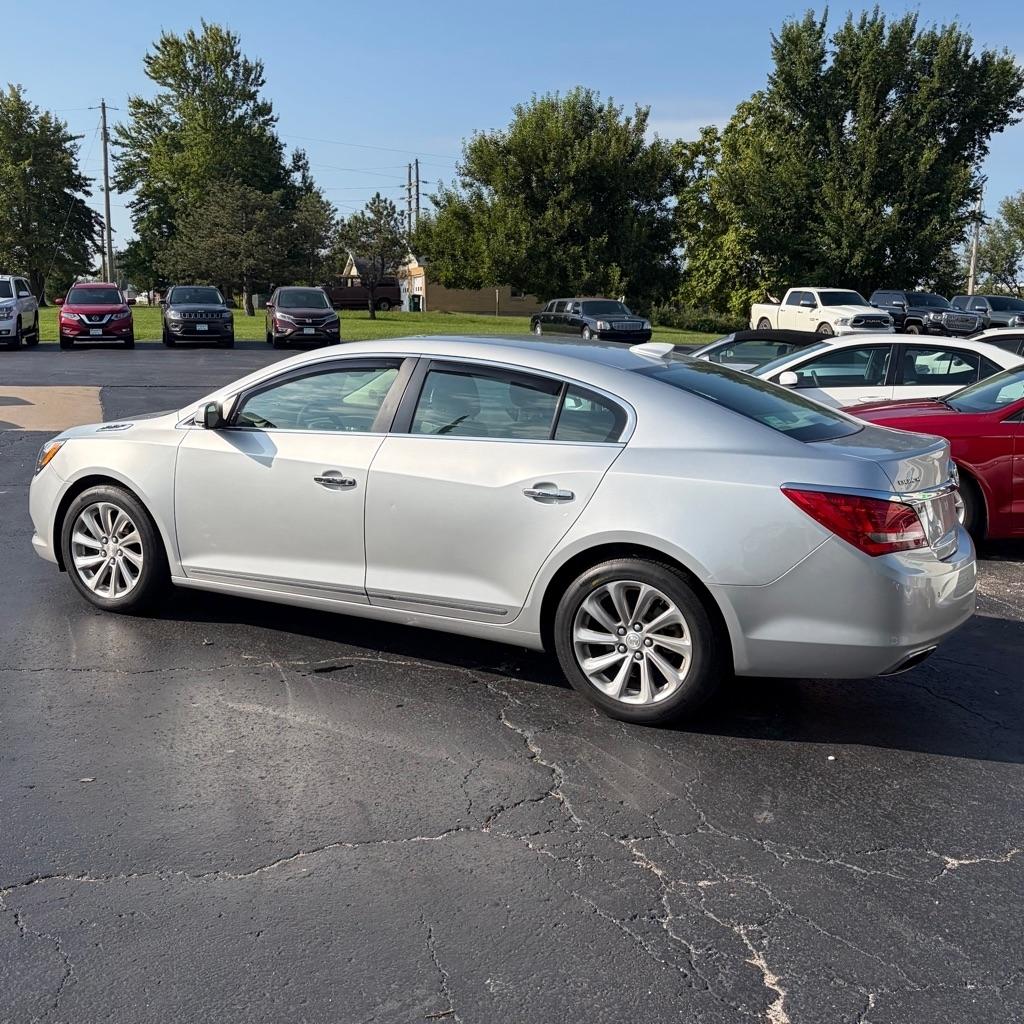 Buick LaCrosse 4dr Sdn Premium I FWD 2016