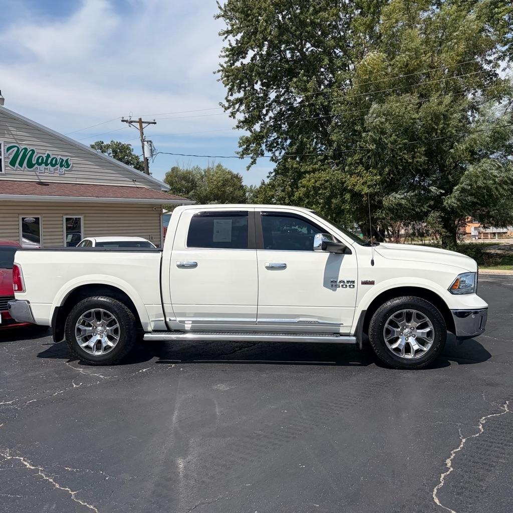 RAM 1500 4WD Crew Cab 140.5" Limited 2017