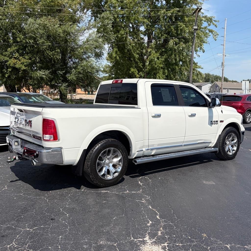 RAM 1500 4WD Crew Cab 140.5" Limited 2017