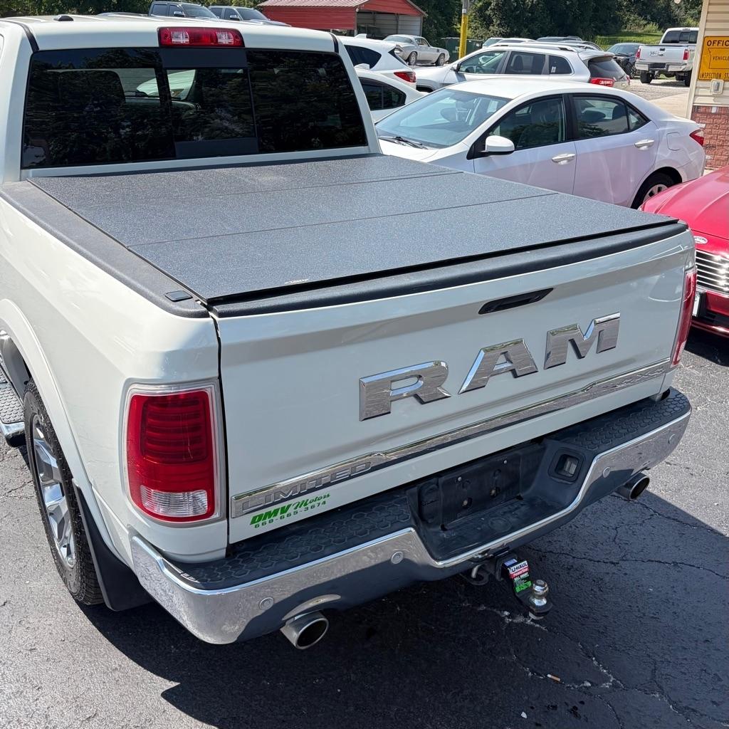 RAM 1500 4WD Crew Cab 140.5" Limited 2017