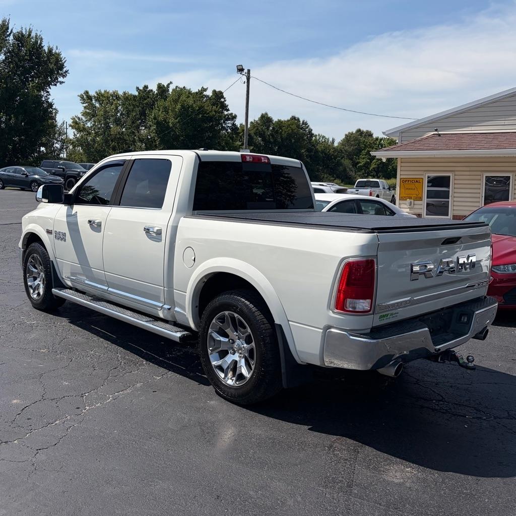 RAM 1500 4WD Crew Cab 140.5" Limited 2017
