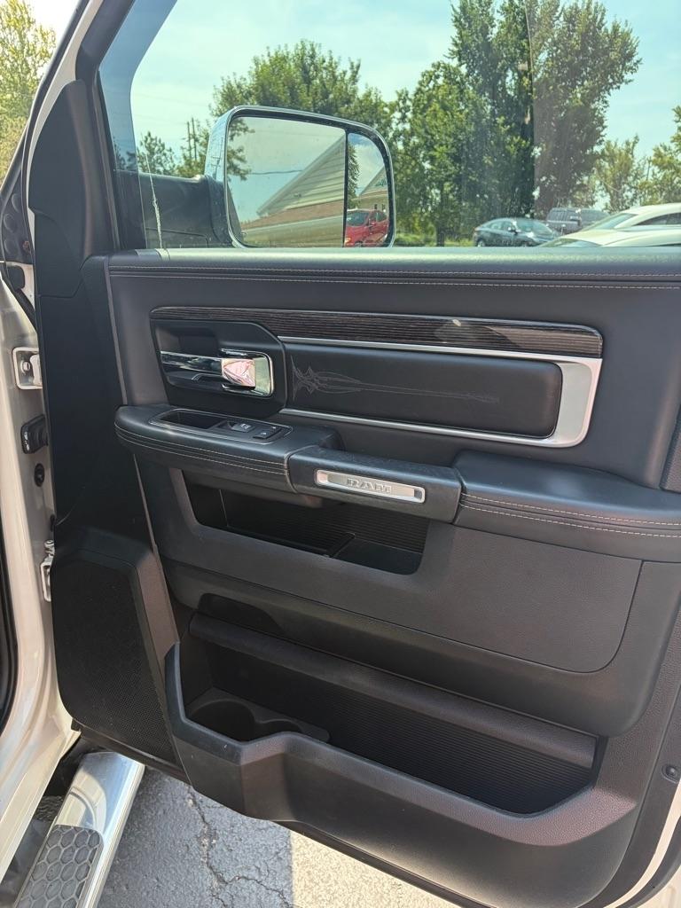 RAM 1500 4WD Crew Cab 140.5" Limited 2017