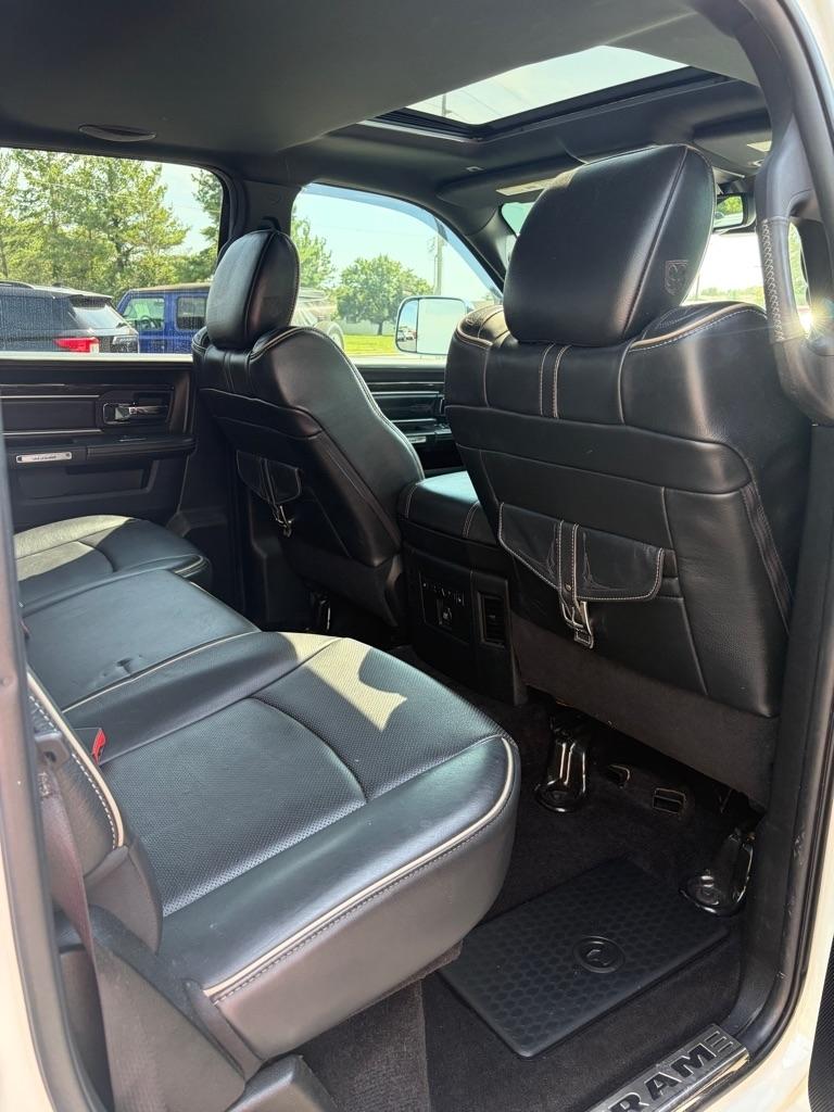 RAM 1500 4WD Crew Cab 140.5" Limited 2017