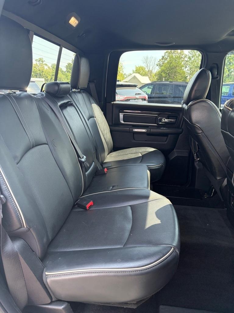 RAM 1500 4WD Crew Cab 140.5" Limited 2017