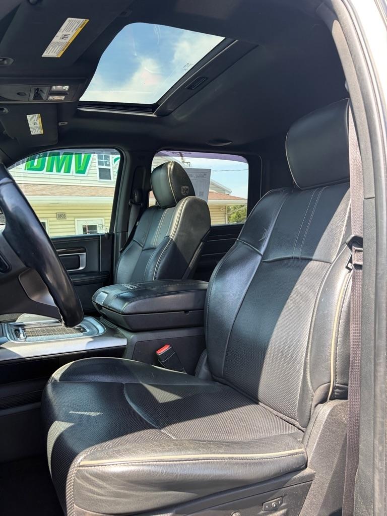 RAM 1500 4WD Crew Cab 140.5" Limited 2017