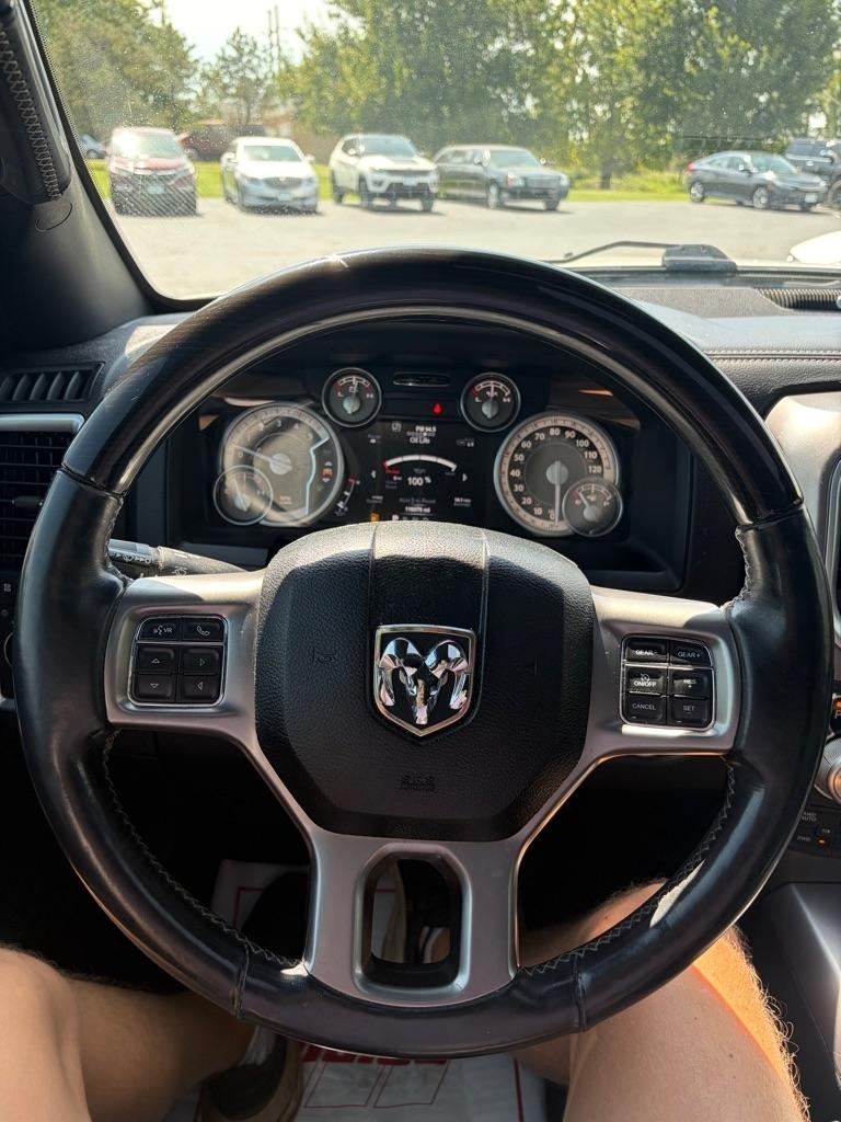 RAM 1500 4WD Crew Cab 140.5" Limited 2017