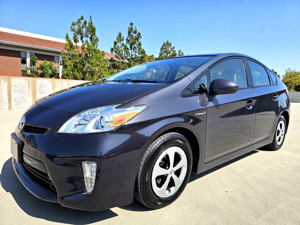 2014 Toyota Prius Three photo 3