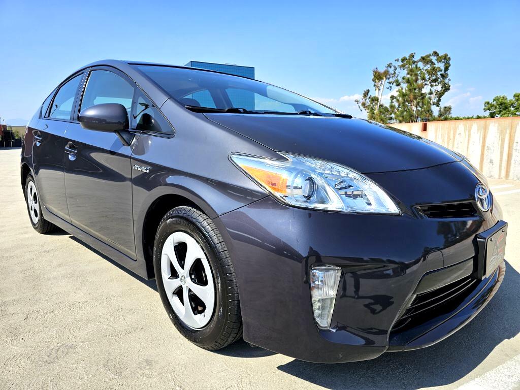 2014 Toyota Prius Three photo 5