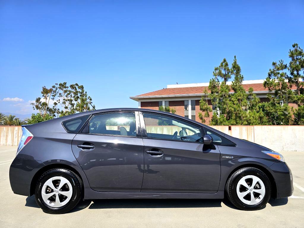 2014 Toyota Prius Three photo 6