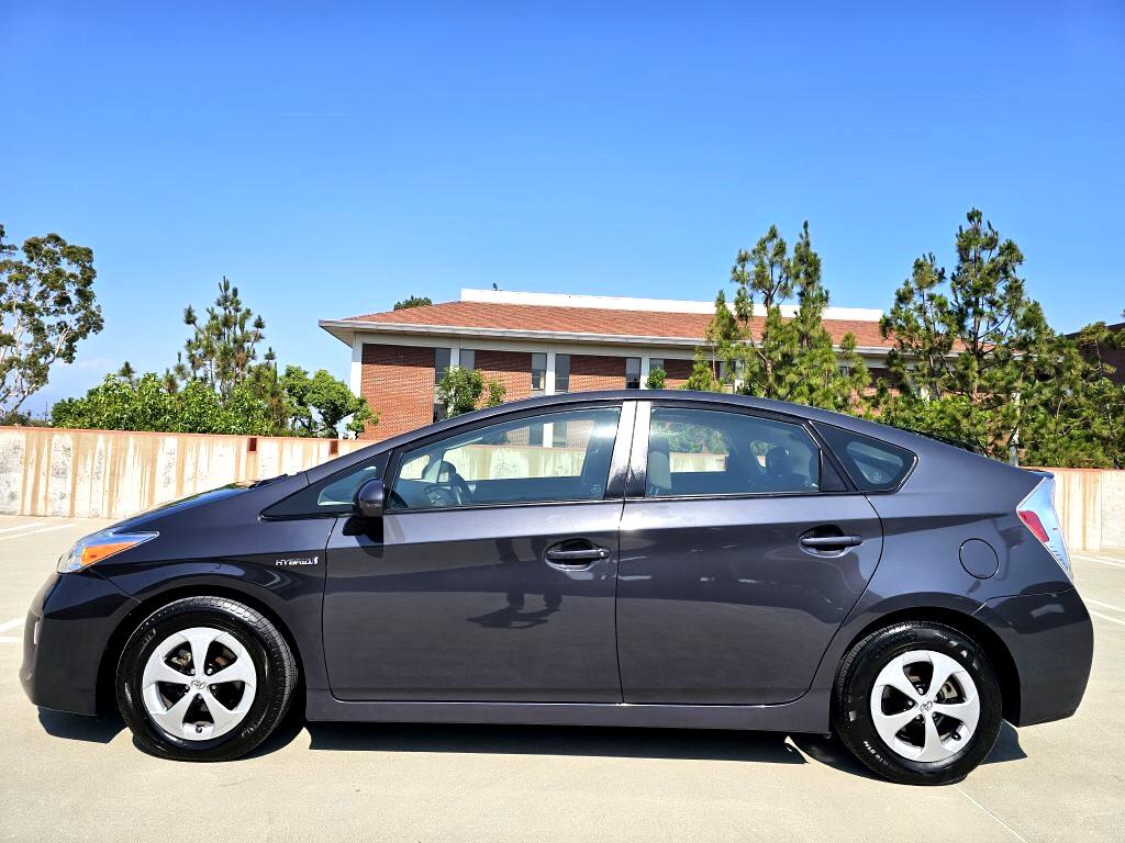 2014 Toyota Prius Three photo 7