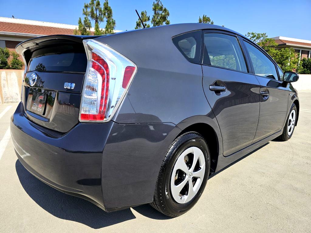 2014 Toyota Prius Three photo 8