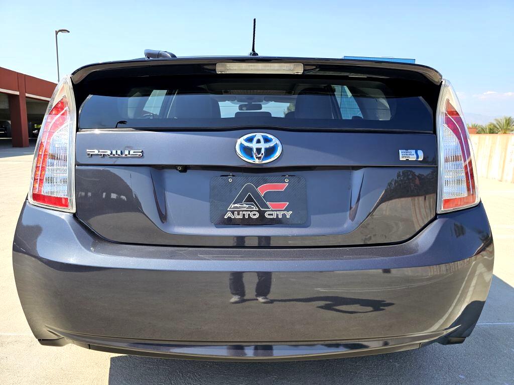 2014 Toyota Prius Three photo 9
