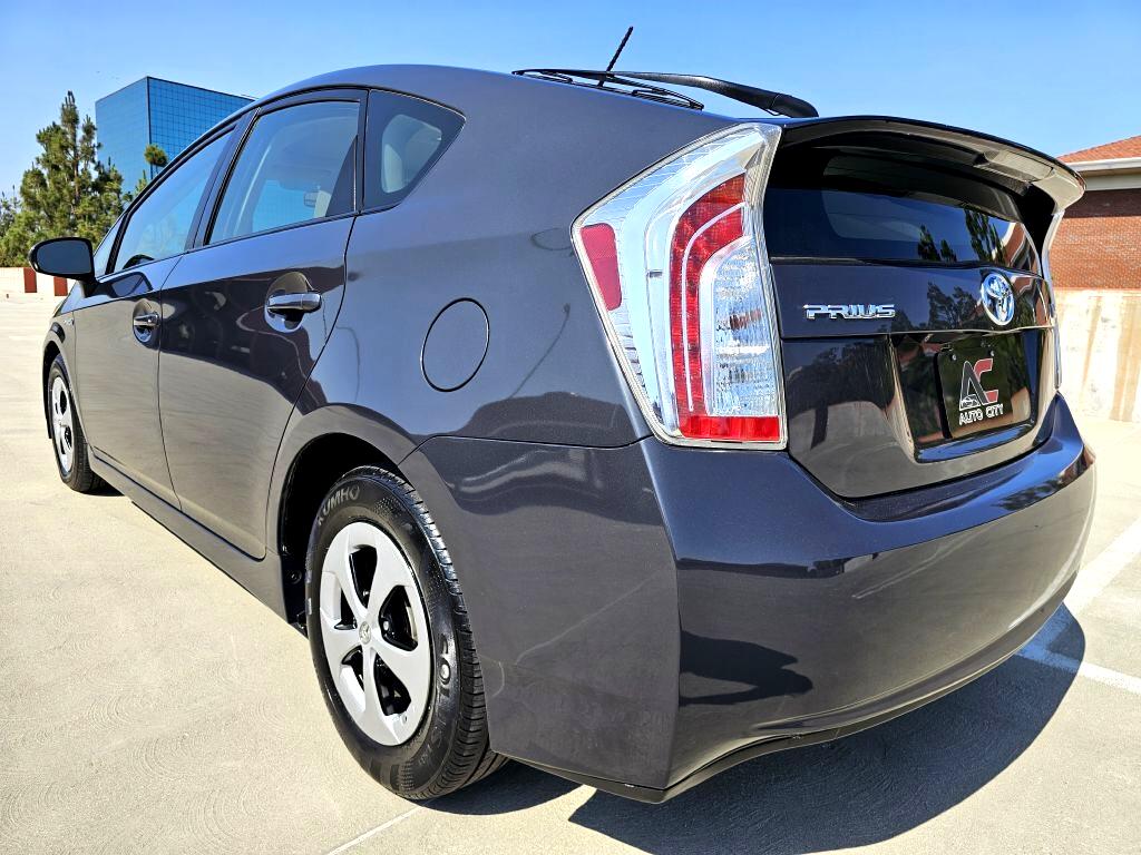 2014 Toyota Prius Three photo 10