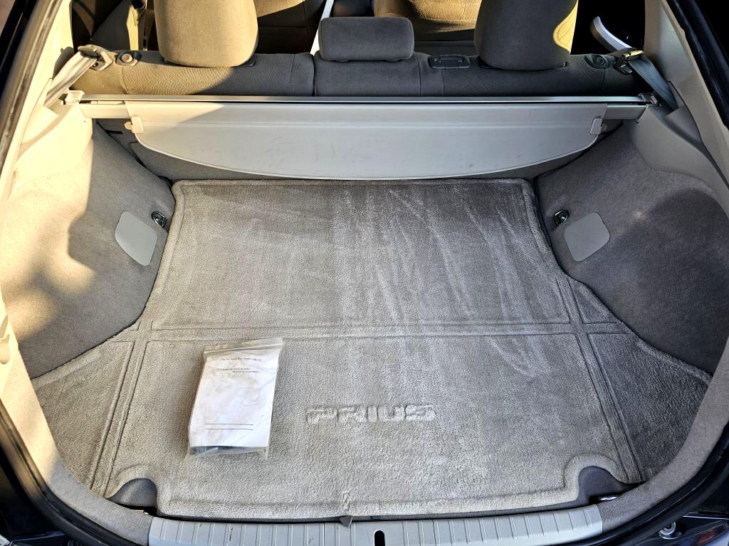 2014 Toyota Prius Three photo 14