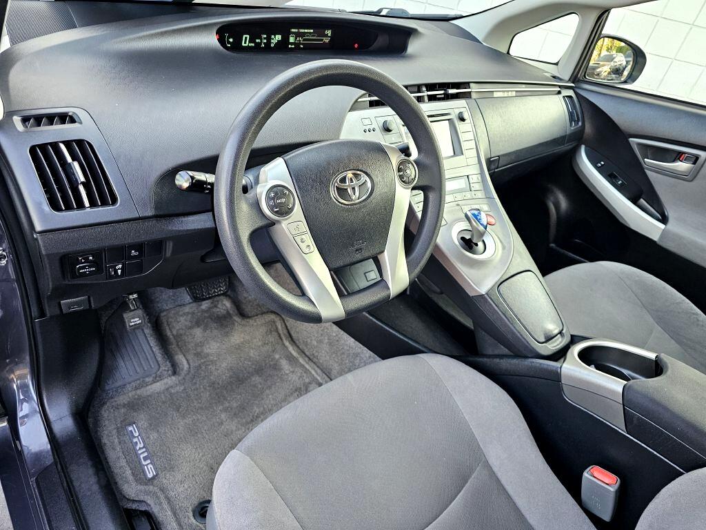 2014 Toyota Prius Three photo 15