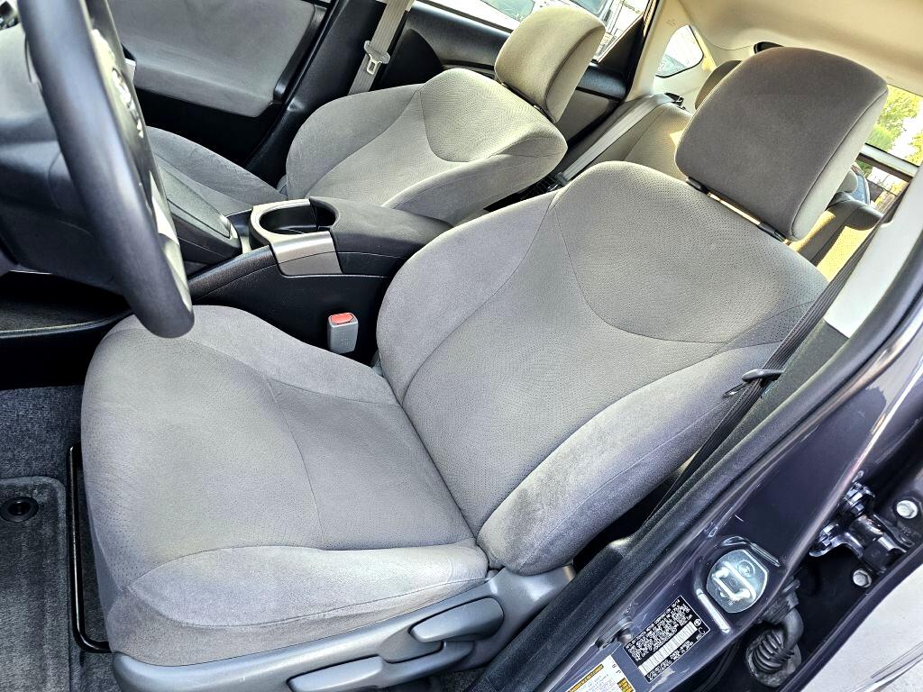 2014 Toyota Prius Three photo 16
