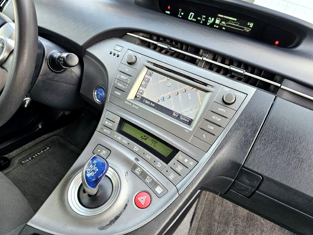 2014 Toyota Prius Three photo 19