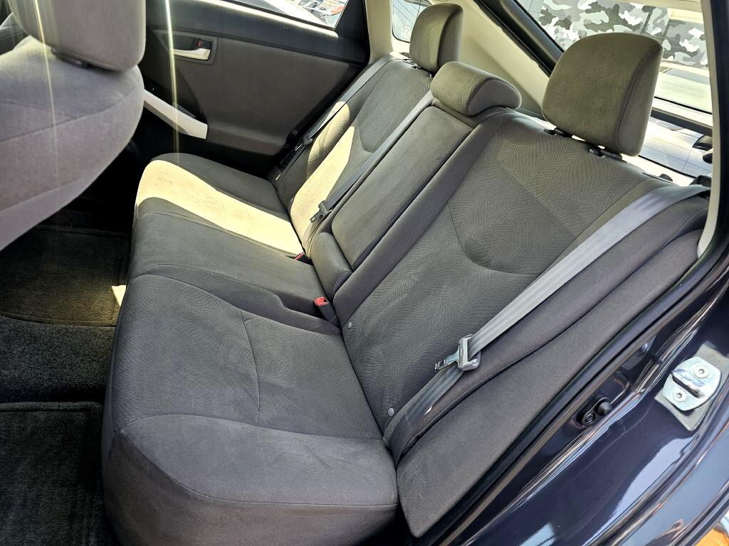 2014 Toyota Prius Three photo 21