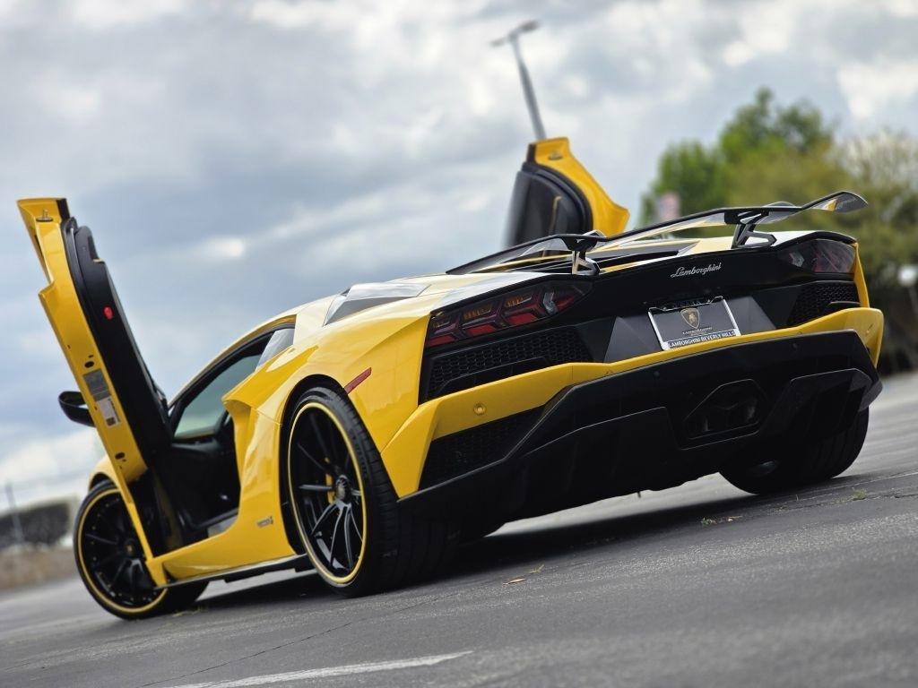 Lamborghini Aventador photo 2