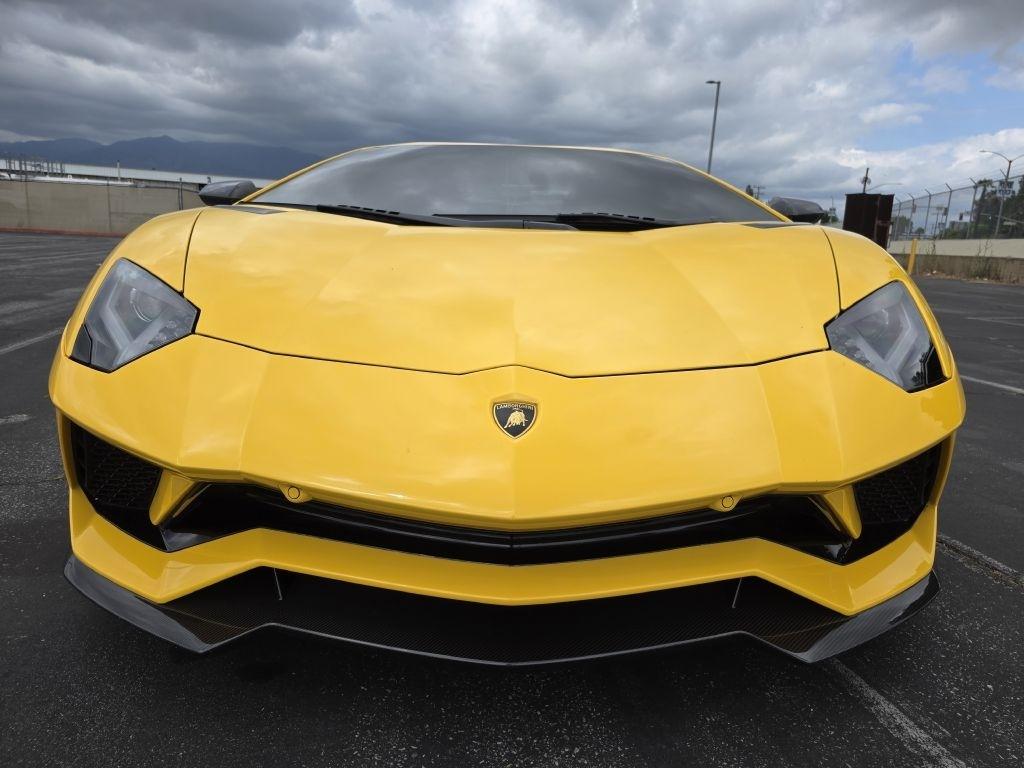 Lamborghini Aventador photo 4