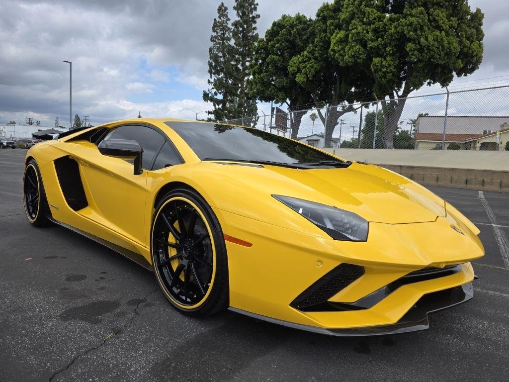 Lamborghini Aventador photo 5
