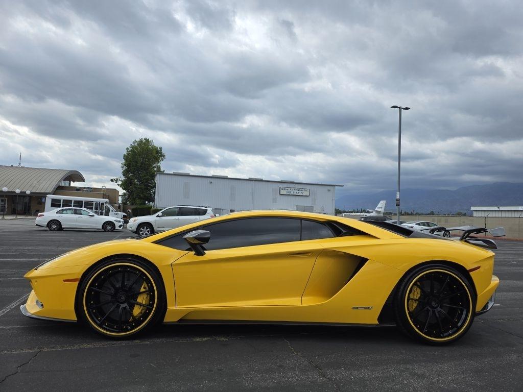 Lamborghini Aventador photo 6