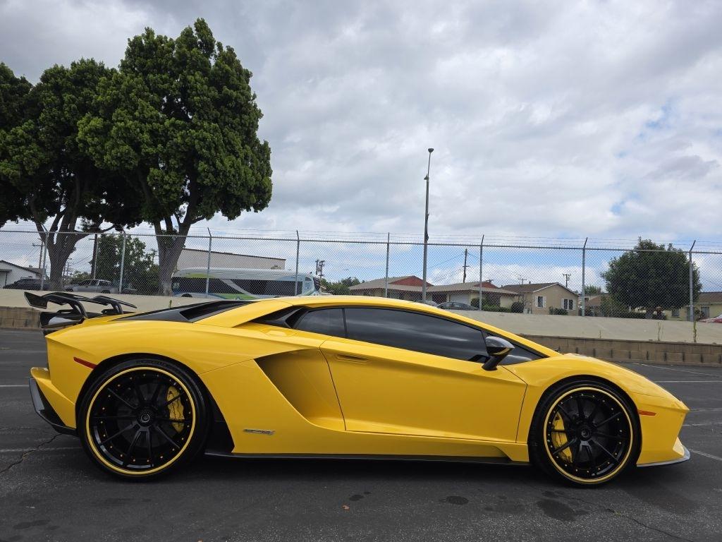 Lamborghini Aventador photo 7