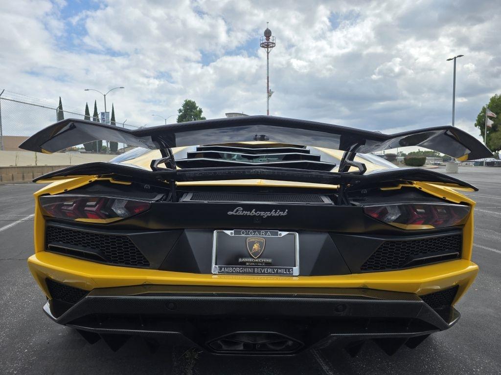 Lamborghini Aventador photo 9
